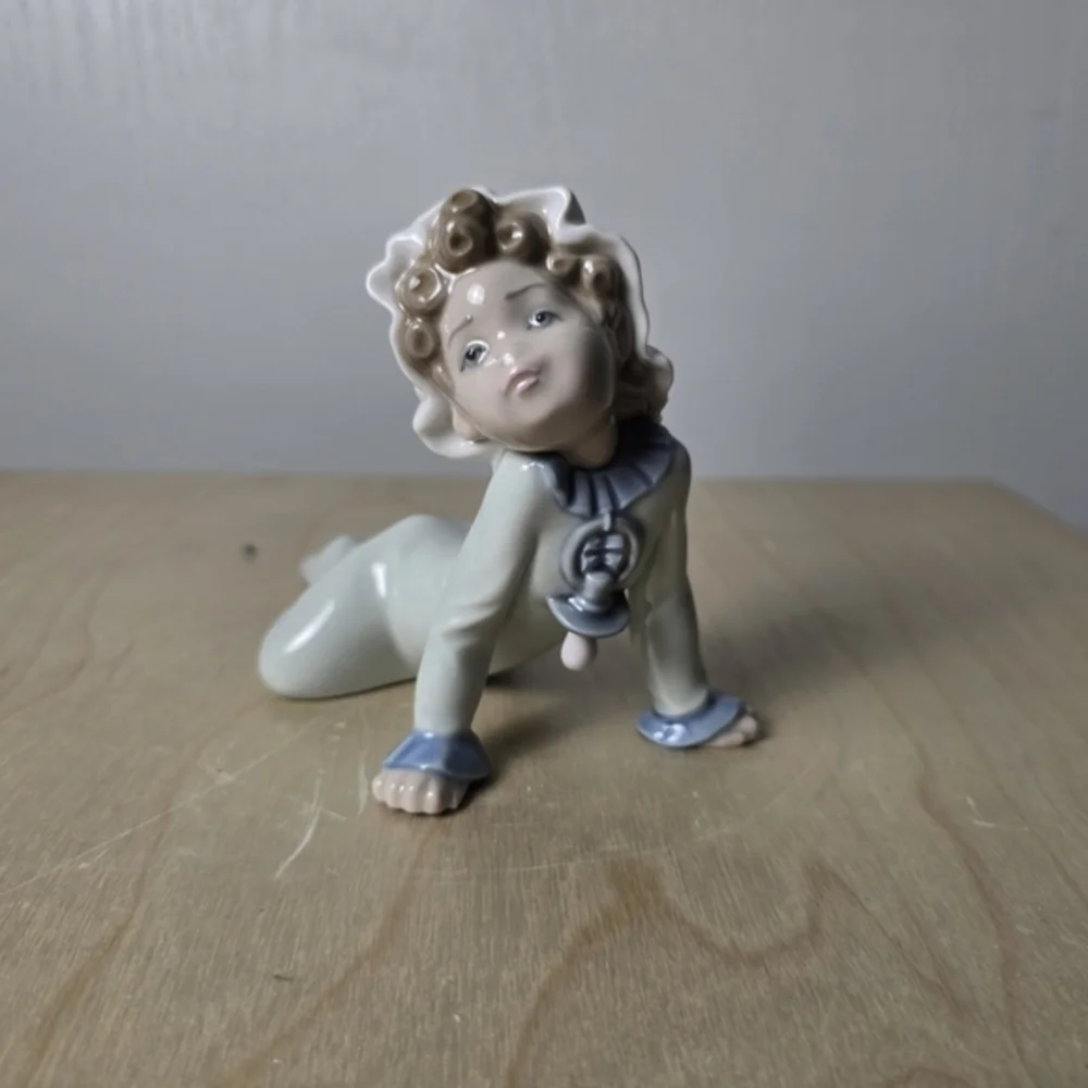 LLadro Baby With Pacifier on Floor Crawling Retired #5101